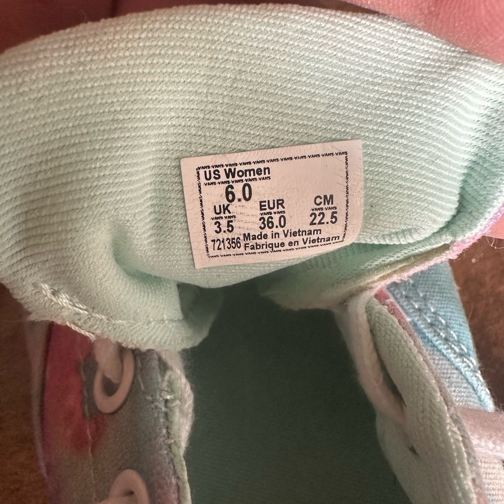 Vans - Picture 7 of 7